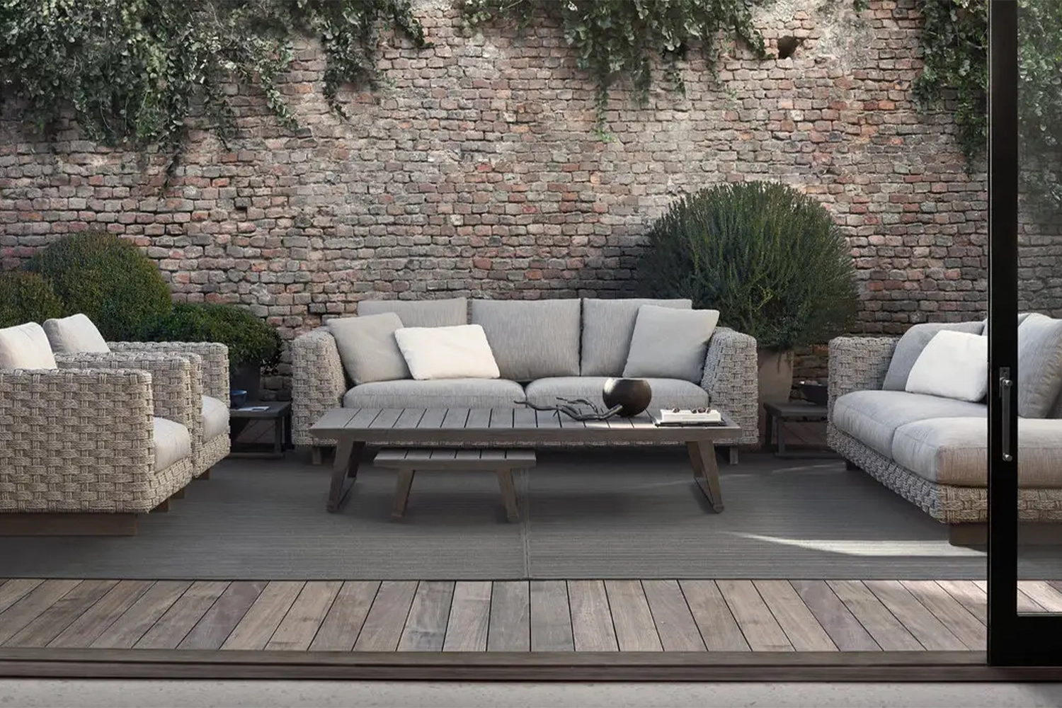 C01_Gallery_0_53145_outdoor_sofa_Ray-Outdoor-Natural_A-04_1