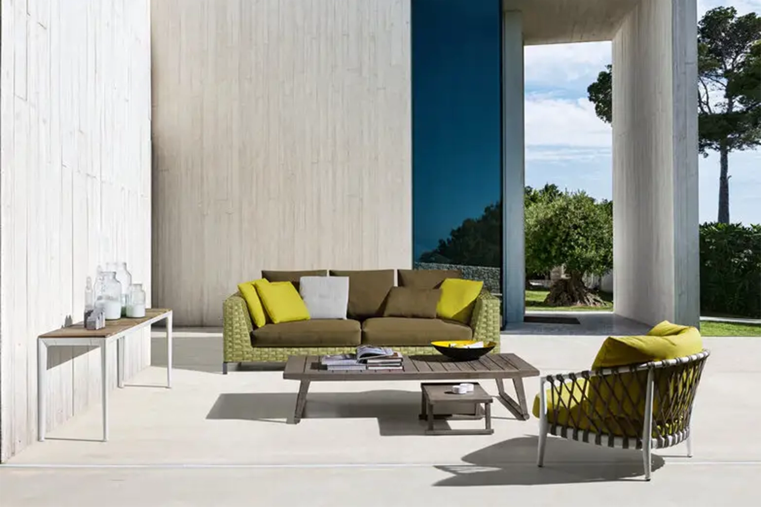 C02_Gallery_1_53144_outdoor_sofa_Ray-Outdoor-Fabric_A-03_1