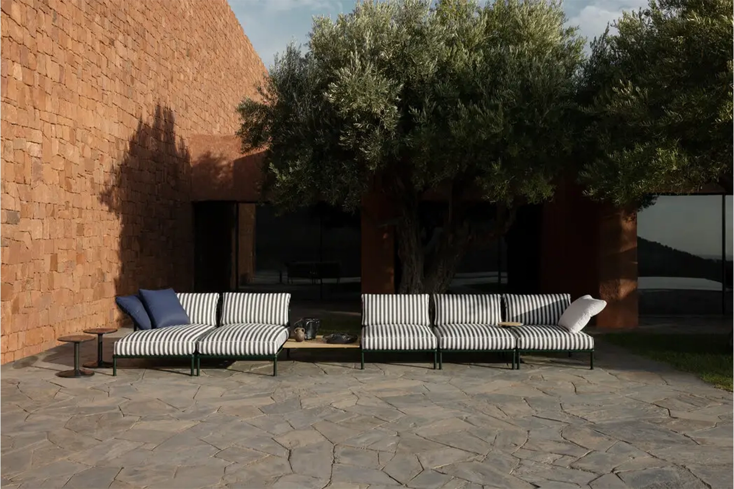 C03_Gallery_2_367699_outdoor_sofa_Nooch_A-13_1