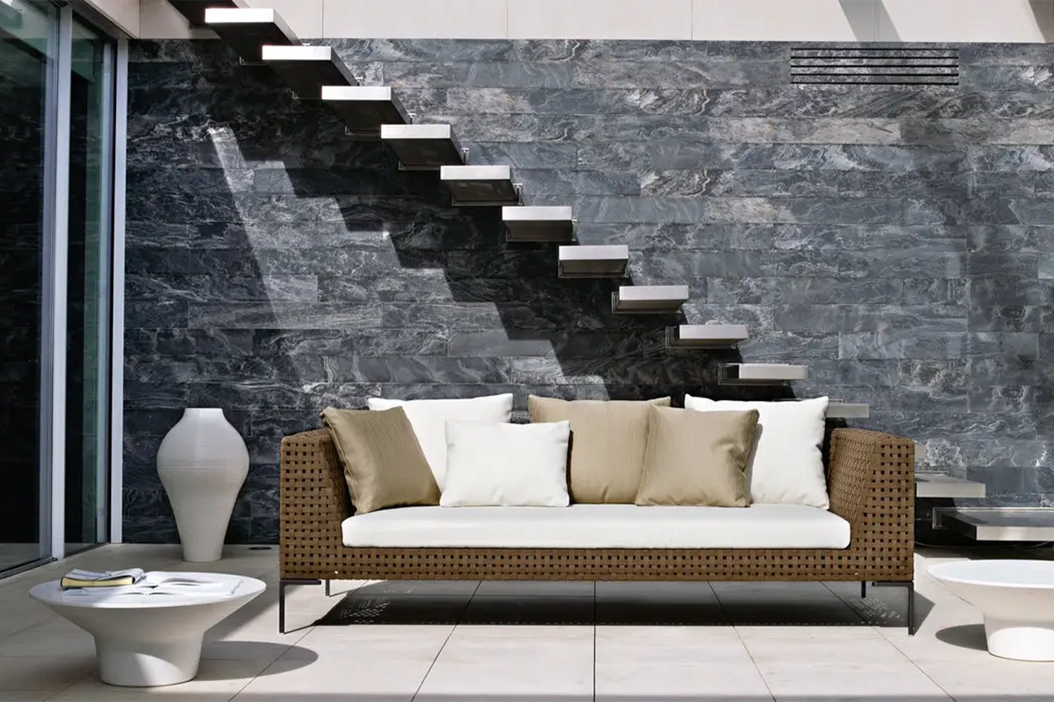 C03_Gallery_2_53093_outdoor_sofa_Charles-Outdoor_A-04_1