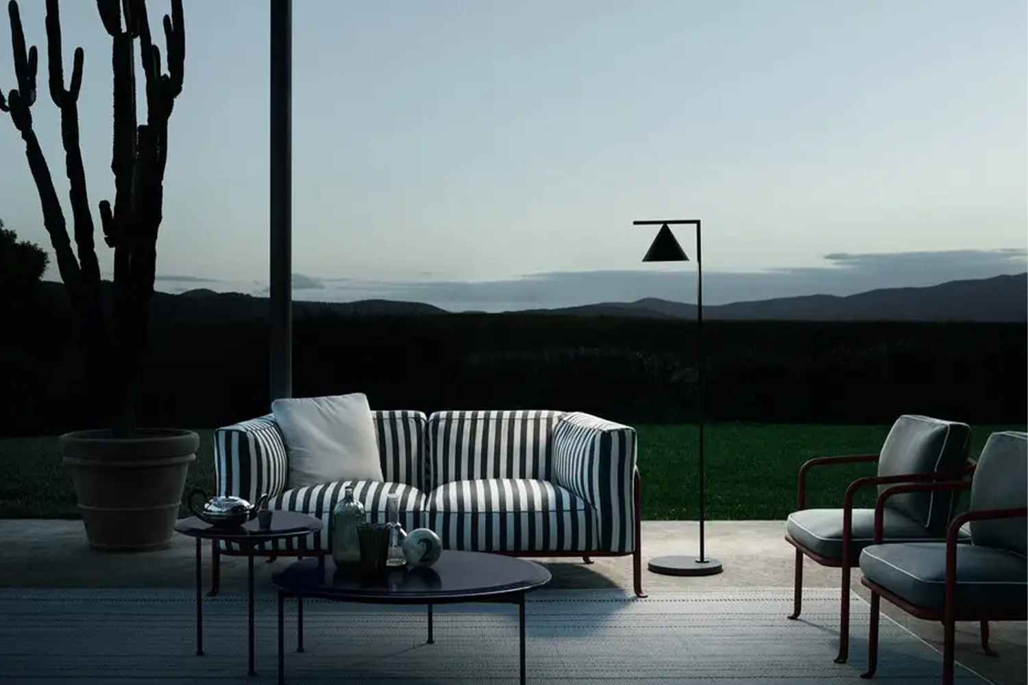 C03_Gallery_2_95_outdoor_sofa_Borea_A-03