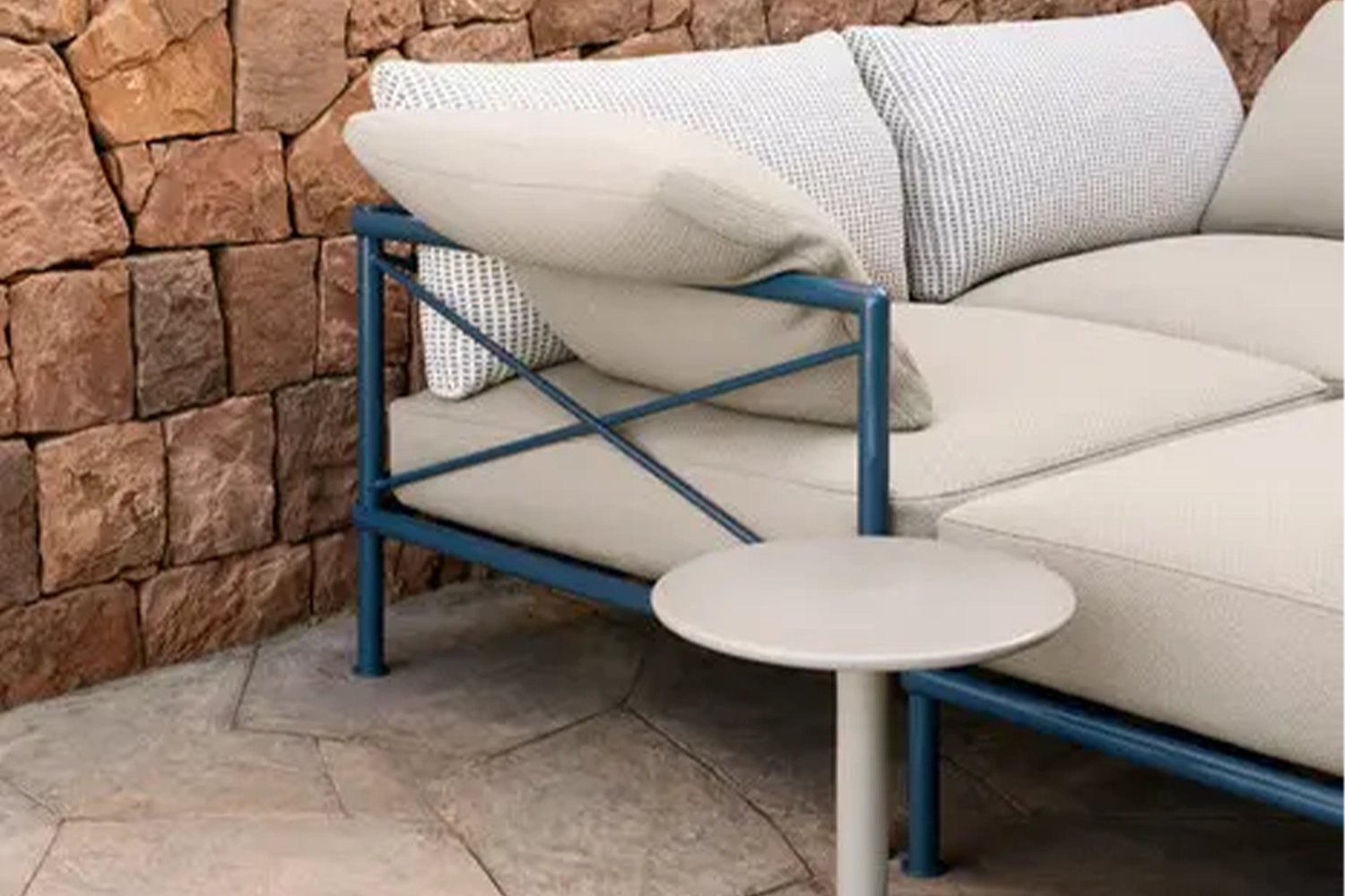 C08_Gallery_7_367699_outdoor_sofa_Nooch_A-17_1