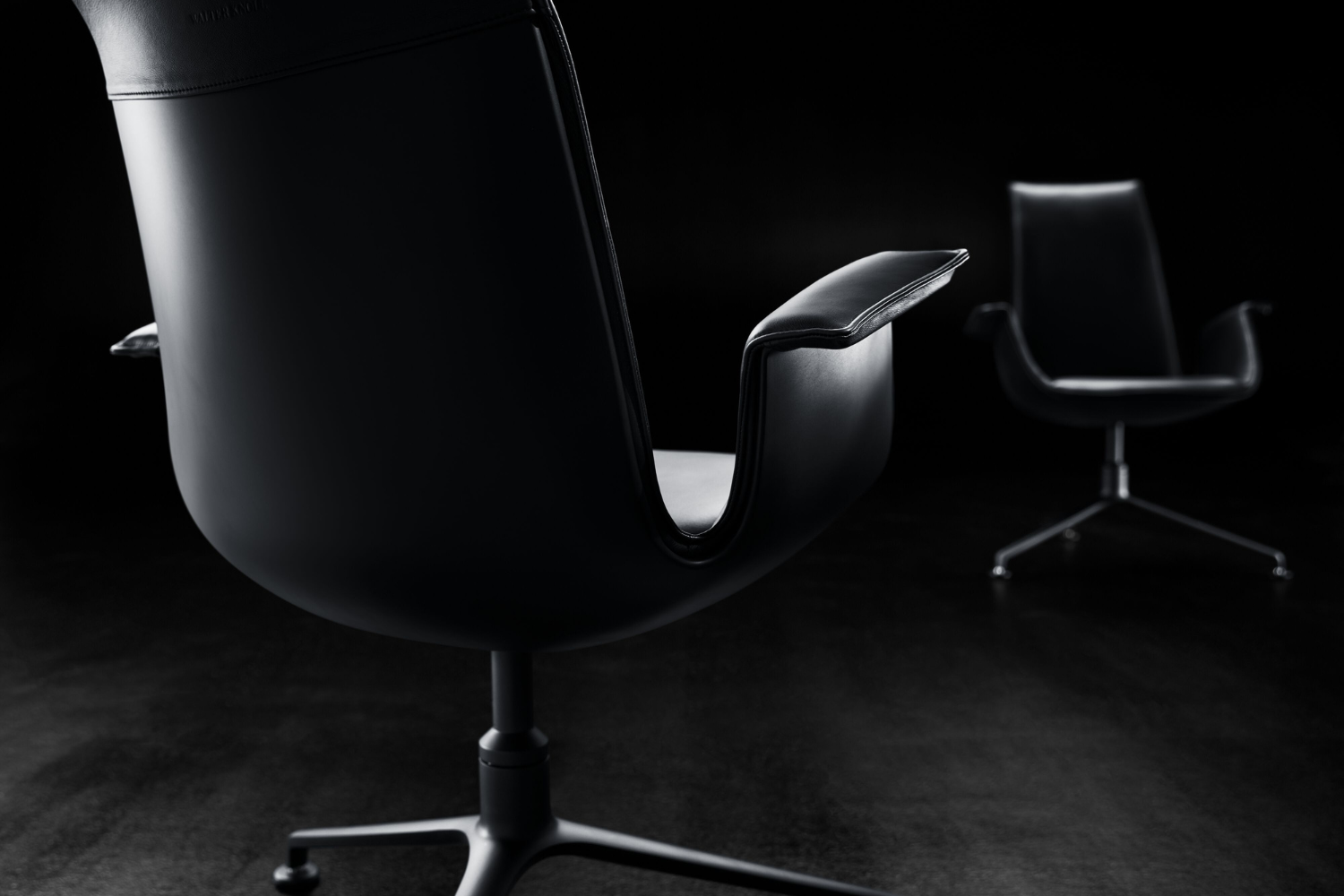 FK-_modern-icons-black-edition-armchair_-_1