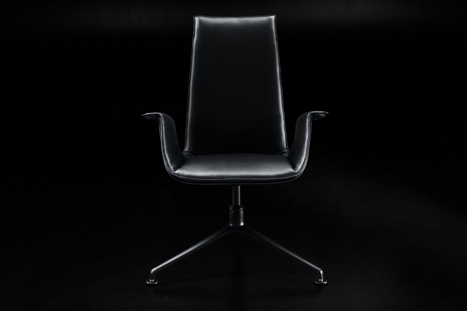 FK-_modern-icons-black-edition-armchair_-_5