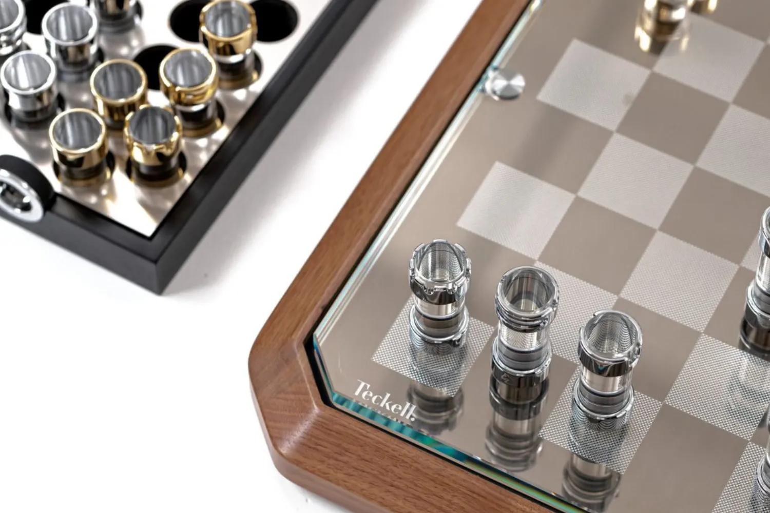 Stratego-Black-white-e-wood-3