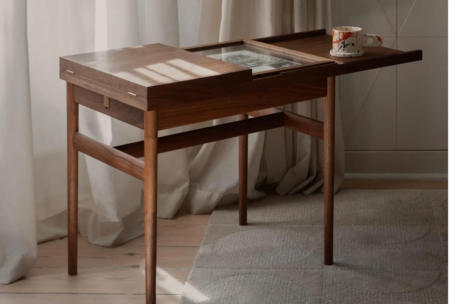 The-Art-Collectors-table-1