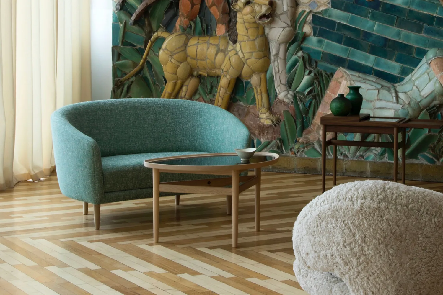 The-little-Mother-sofa-two-seater-7