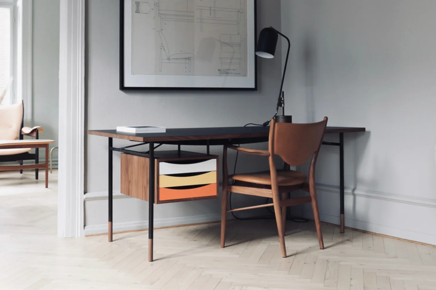 the-nyhavn-desk-wtray-1