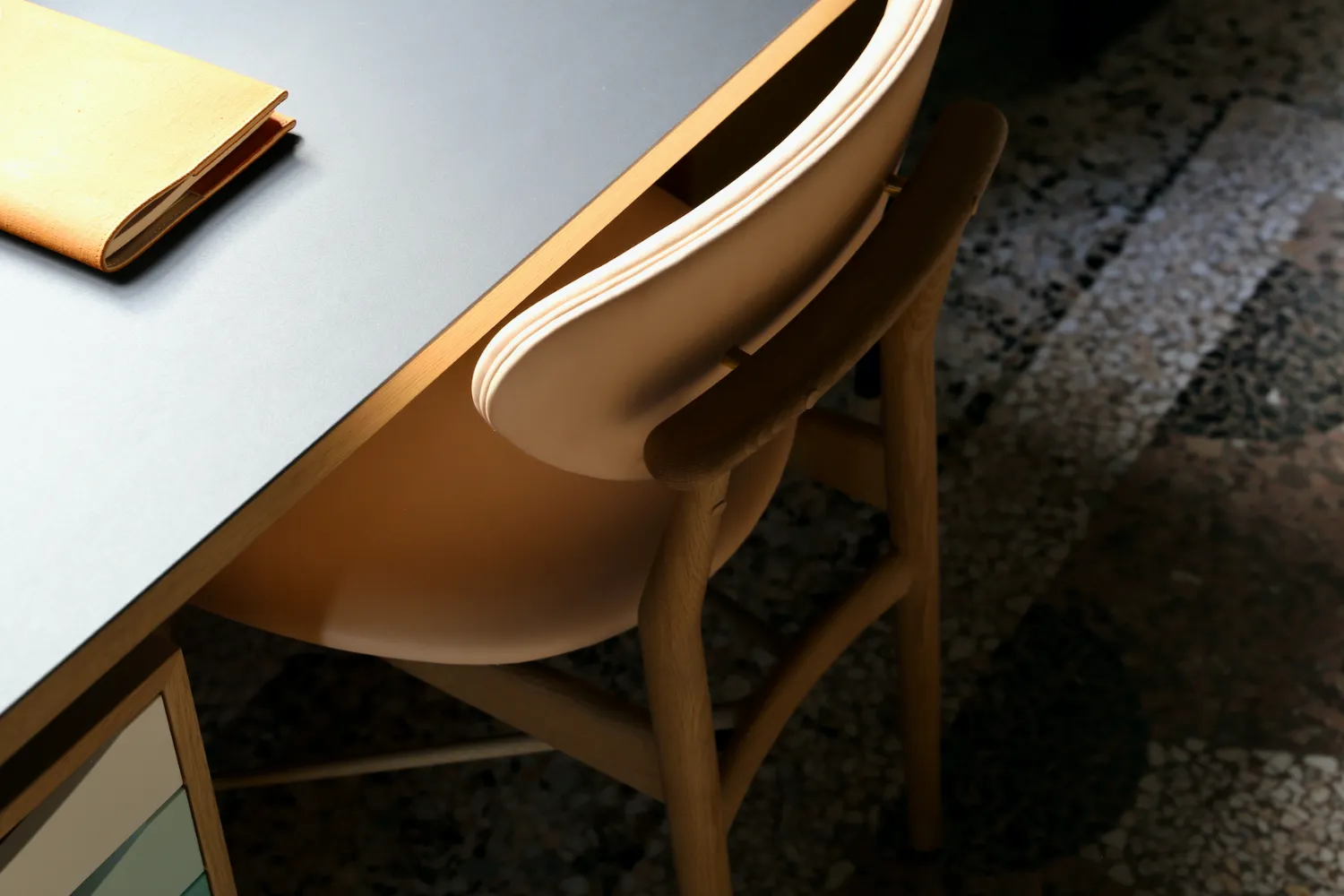 the-nyhavn-desk-wtray-5