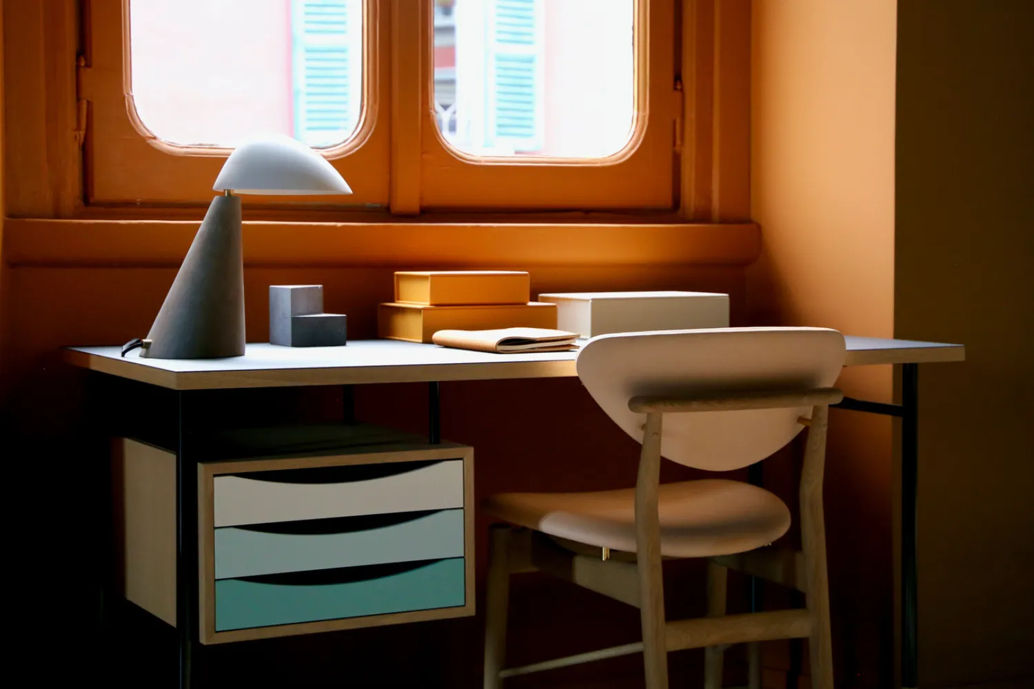 the-nyhavn-desk-wtray-6