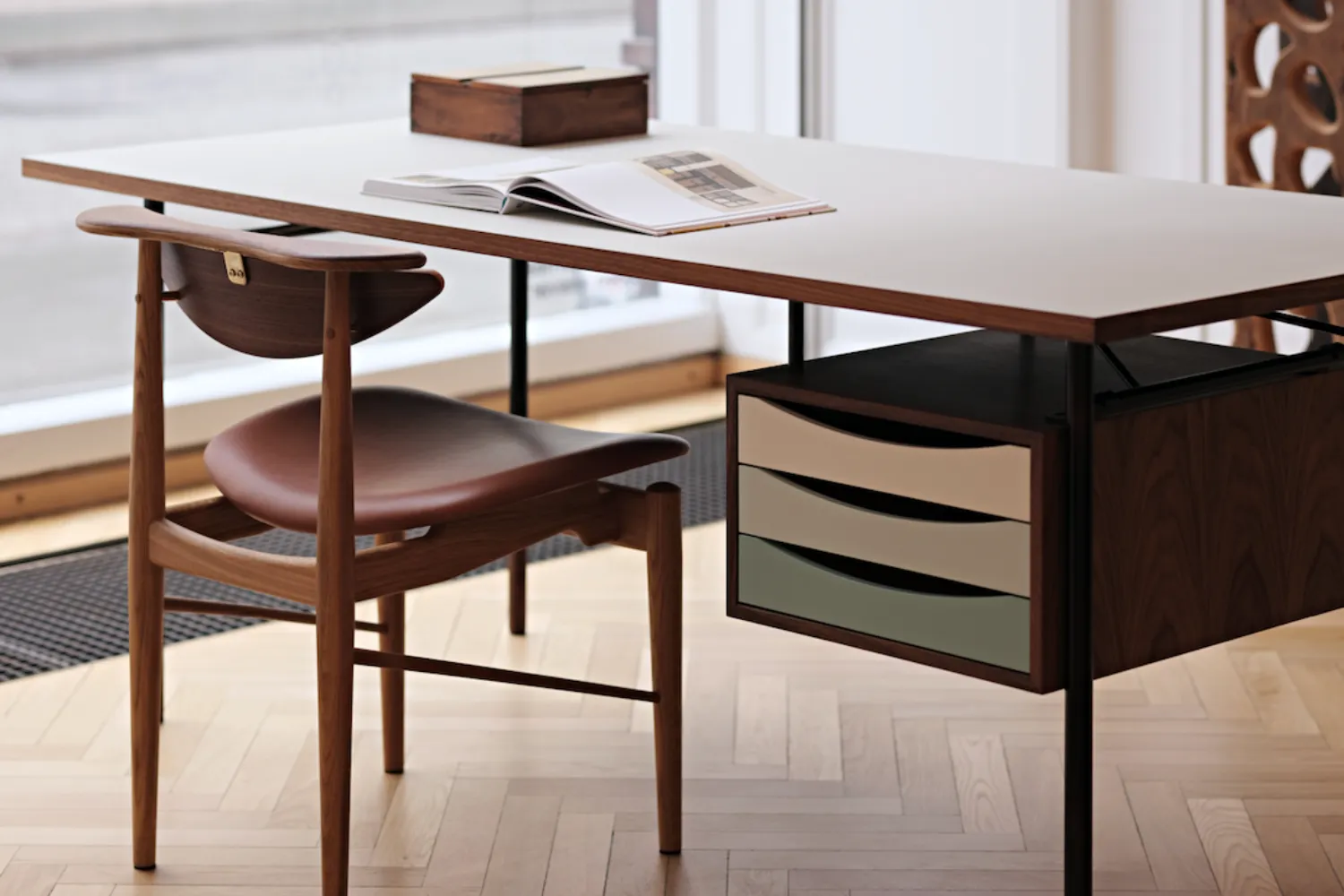 the-nyhavn-desk-wtray-7
