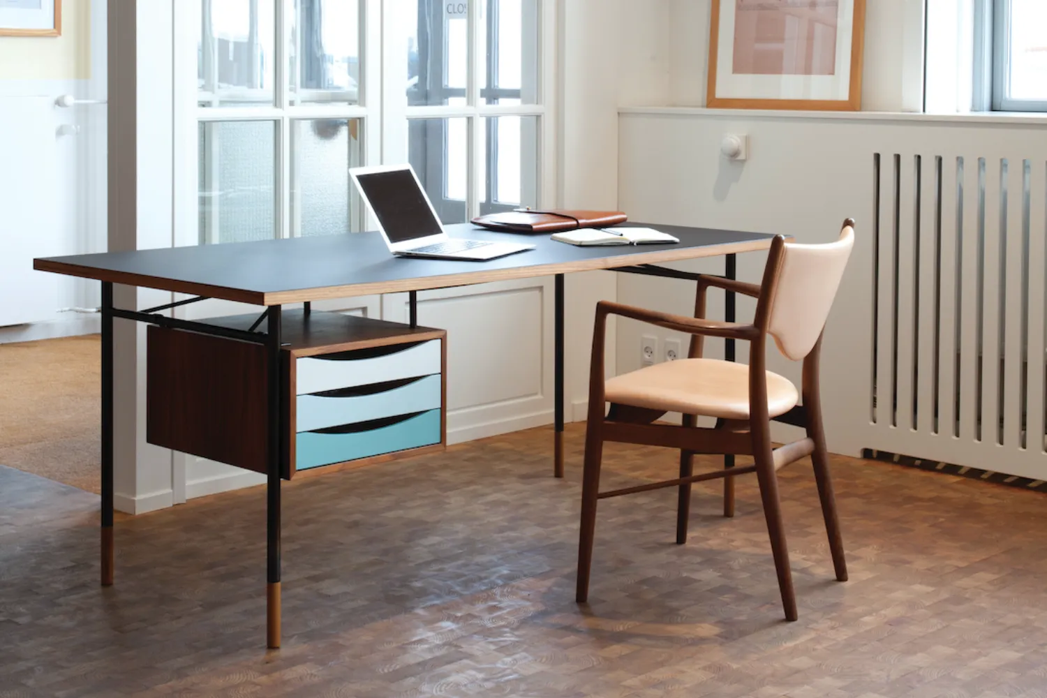 the-nyhavn-desk-wtray-8