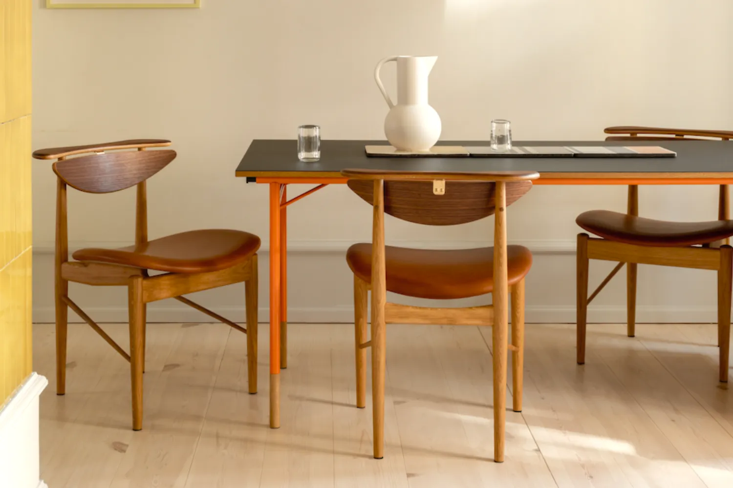 the-nyhavun-dining-table-3
