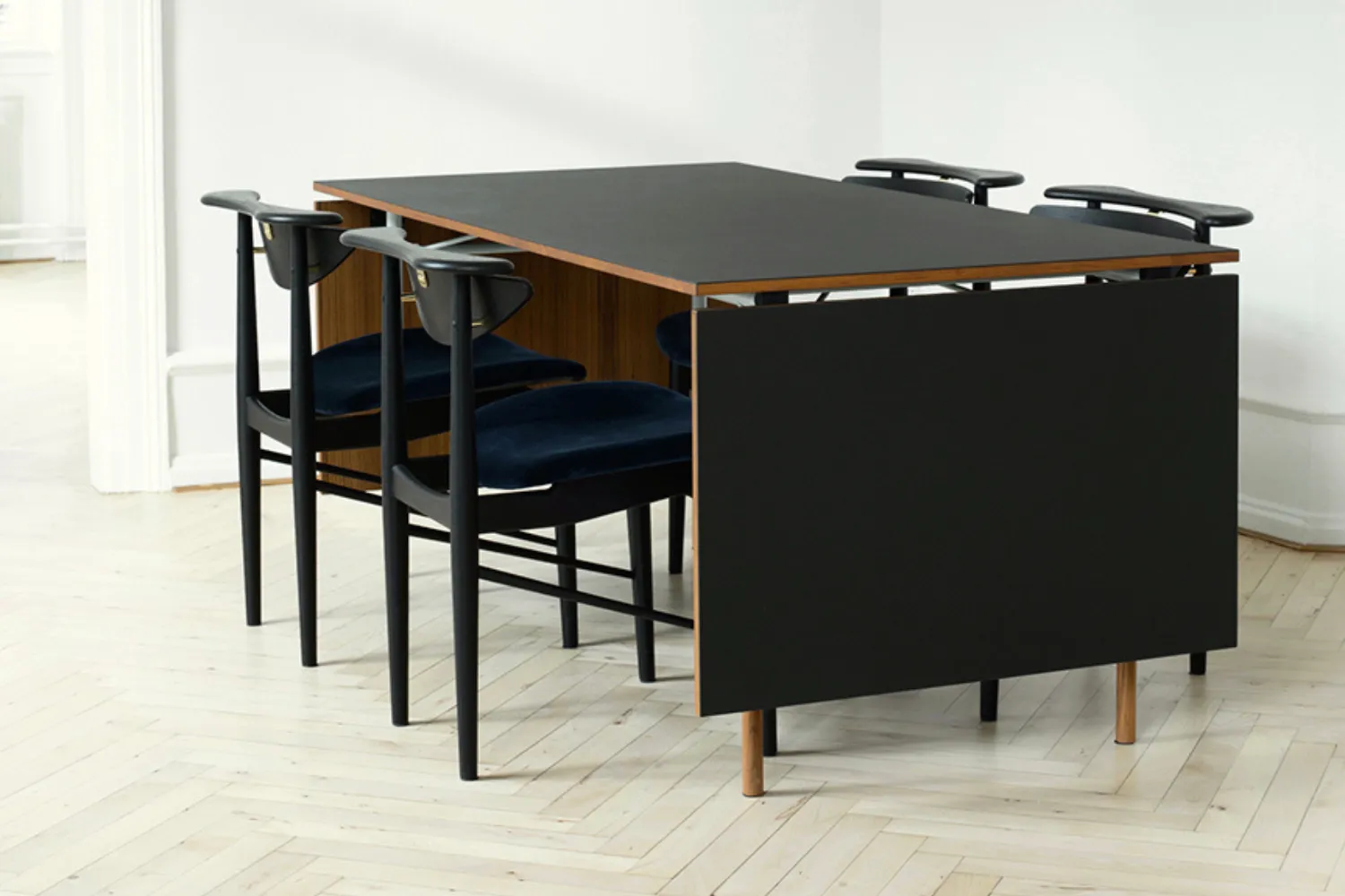 the-nyhavun-dining-table-5