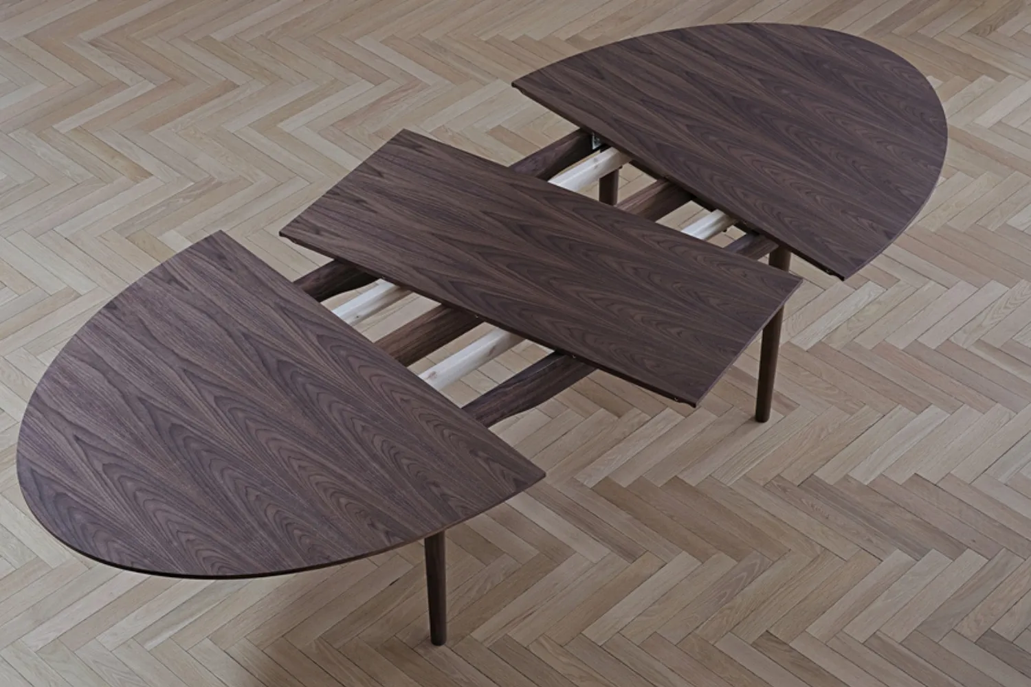 the-silver-small-silver-table-4