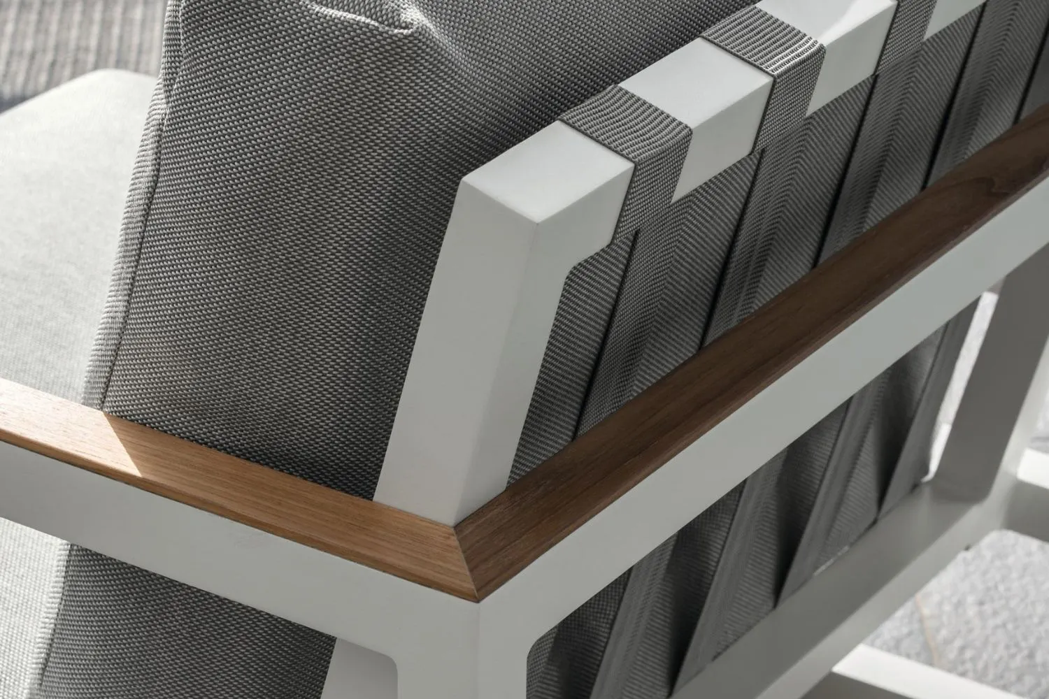 CARROSSEL-Alabama-Alu-Two-Seater-Sofa