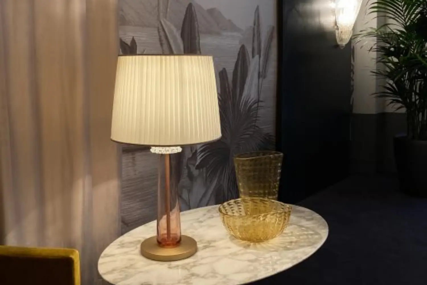baroviertoso_meetingroom_conceptflat_amsterdam_diamante_vases_spade_wall