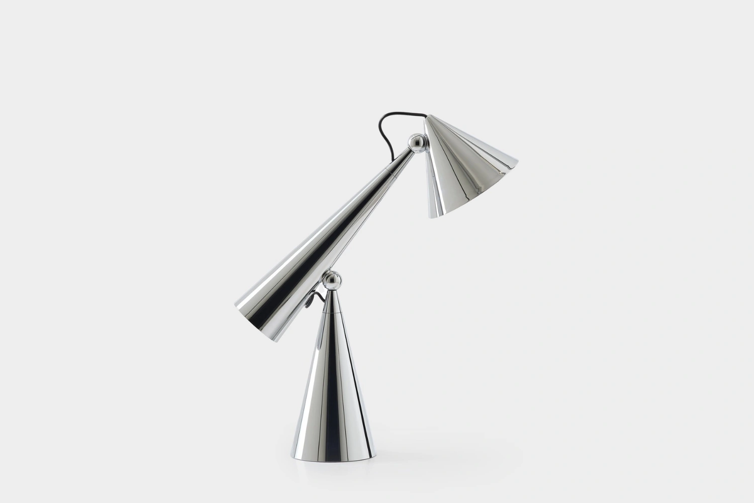 Luminária de Mesa Pose Task 2